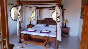 Penthouse | Minibar, desk, iron/ironing board, free WiFi - Kusnadi Hotel (Legian)