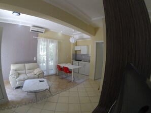 Living area | Flat-screen TV - Golden Sun (Parga)