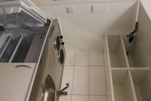 Ropa de cama hipoalergénica, escritorio y cortinas blackout