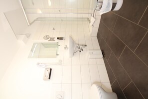 Hypo-allergenic bedding, desk, blackout drapes, soundproofing - Apartment Hotel am Sand (Hamburg)