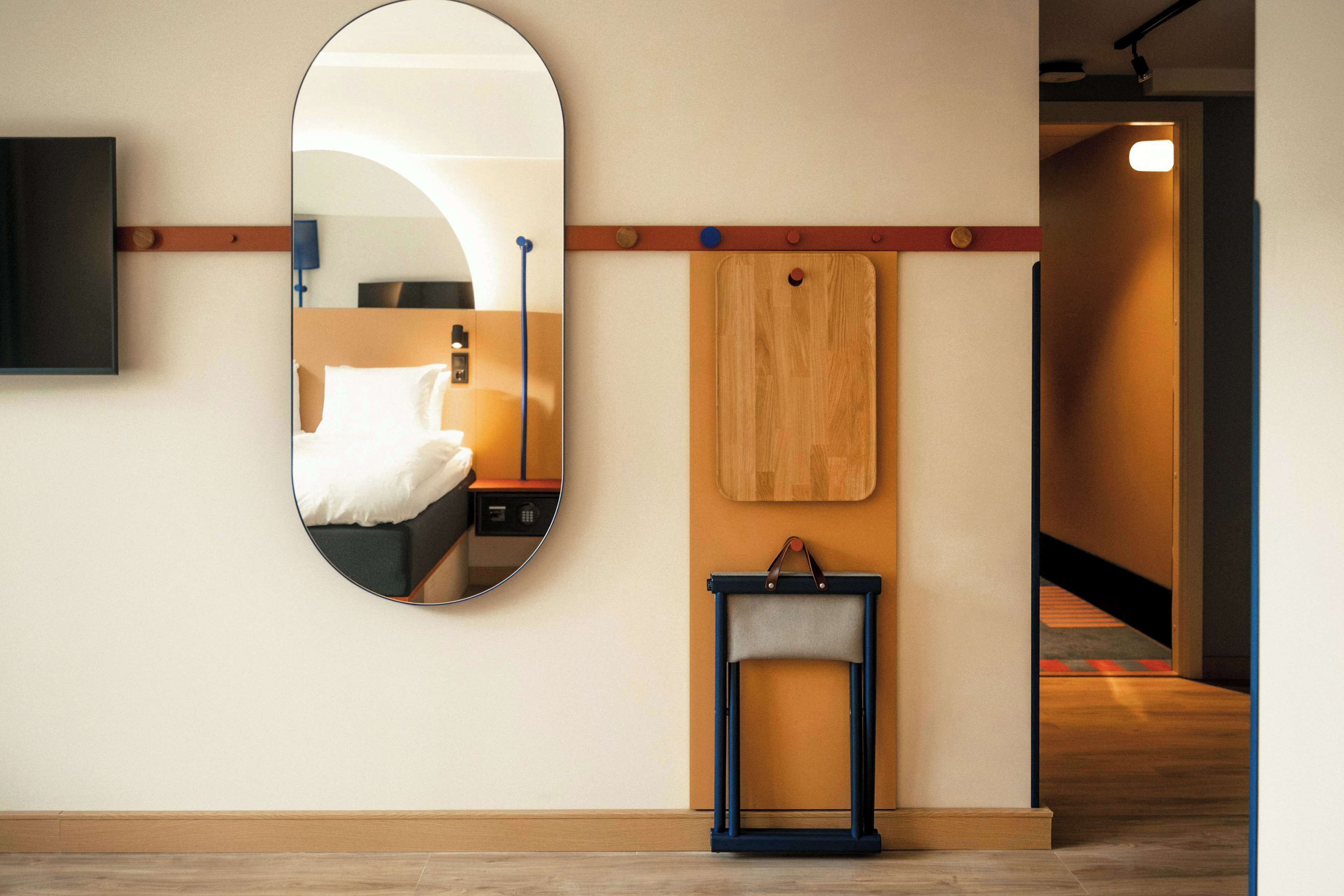 room (queen | 4 people) | hypo-allergenic bedding, laptop workspace, blackout curtains, free wifi