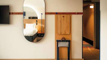 Habitación (Queen | 4 People) | Cortinas blackout, wifi gratis y ropa de cama