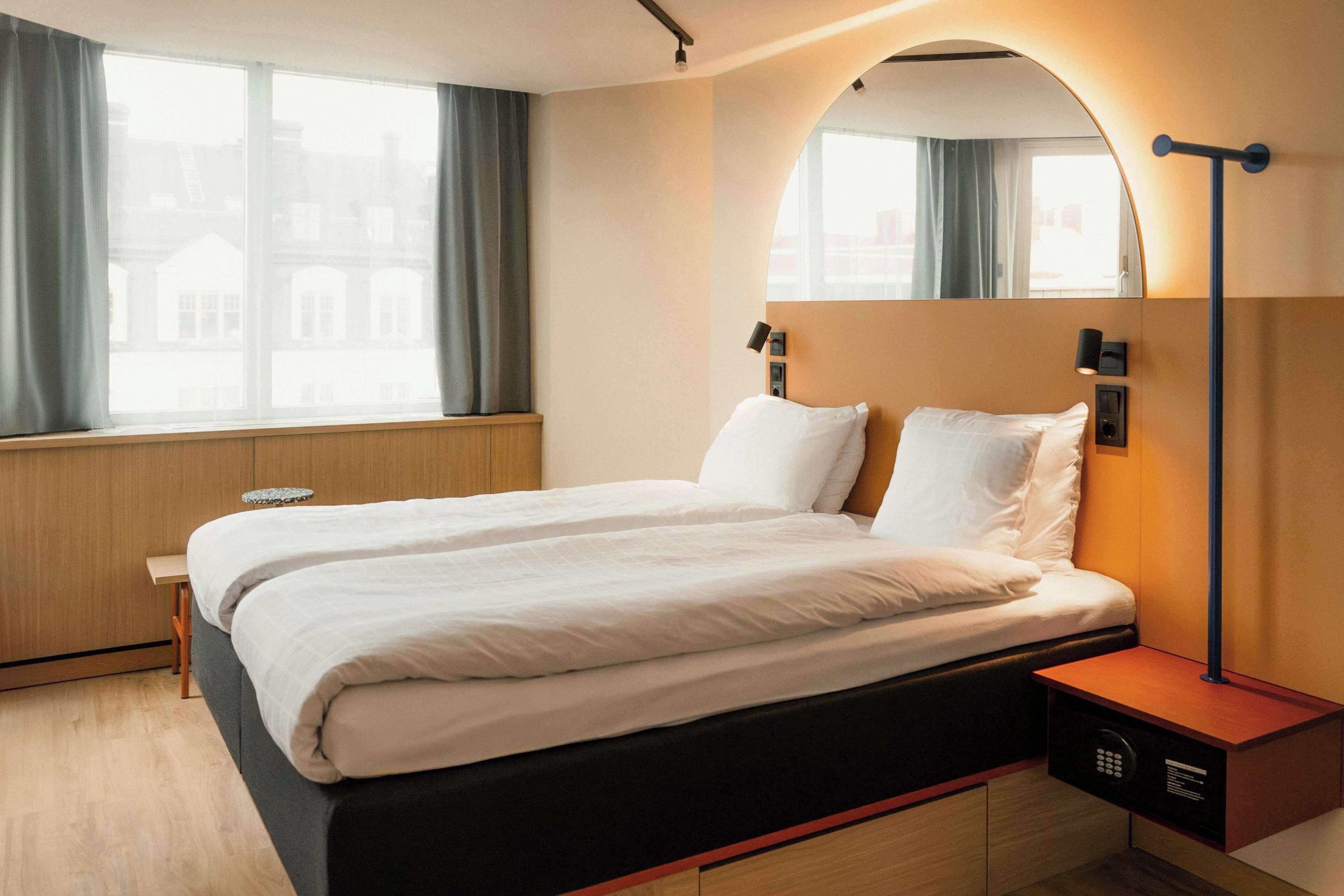 room (queen | 6 people) | hypo-allergenic bedding, laptop workspace, blackout curtains, free wifi