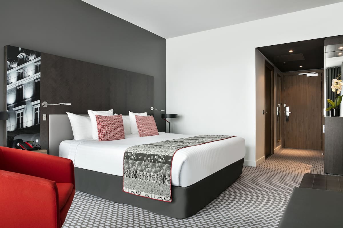 1 bedroom, premium bedding, desk, blackout drapes
