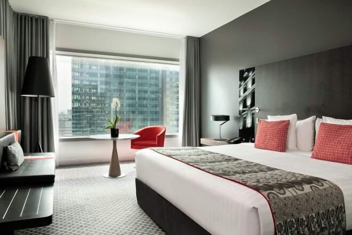 Premium bedding, desk, blackout drapes, soundproofing