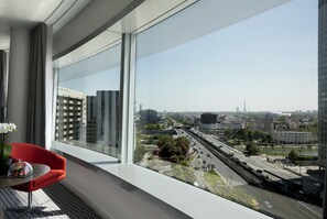 The Level Grand Premium with Tour Eiffel View and Lounge Access | 1 dormitorio, ropa de cama de alta calidad, escritorio y cortinas opacas