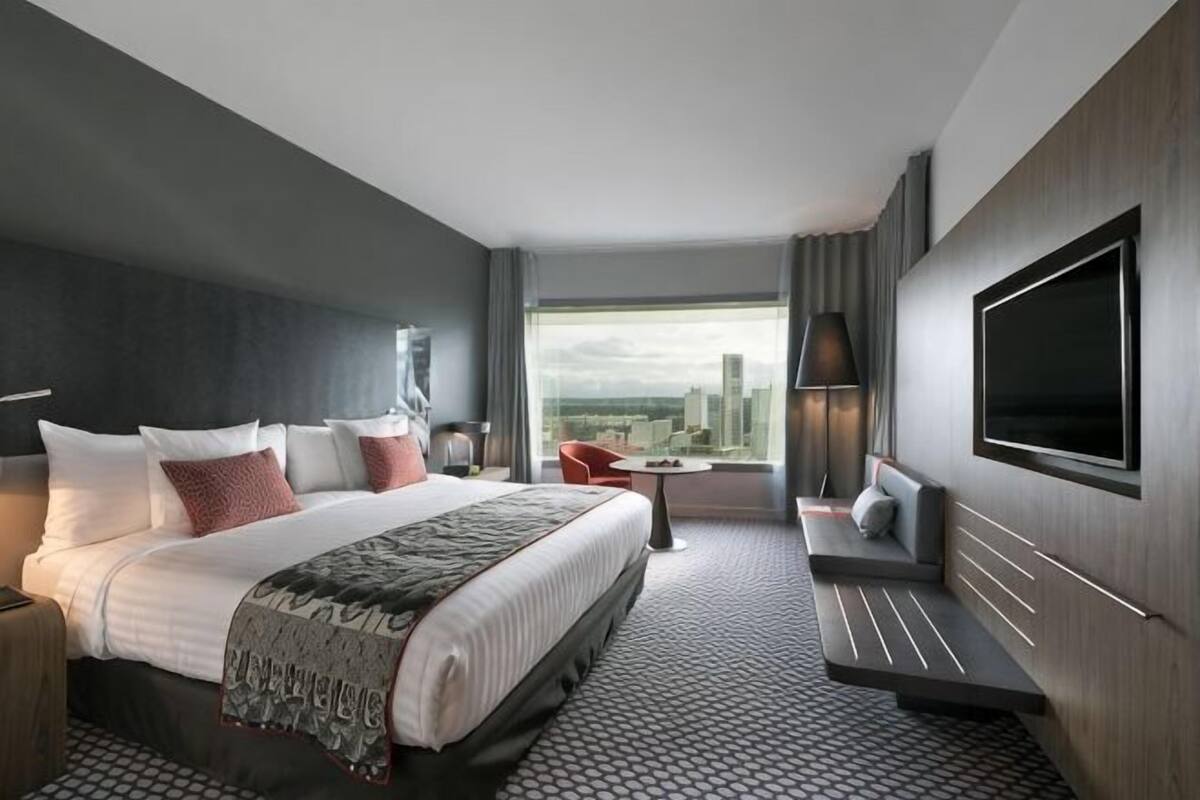 Premium bedding, desk, blackout drapes, soundproofing