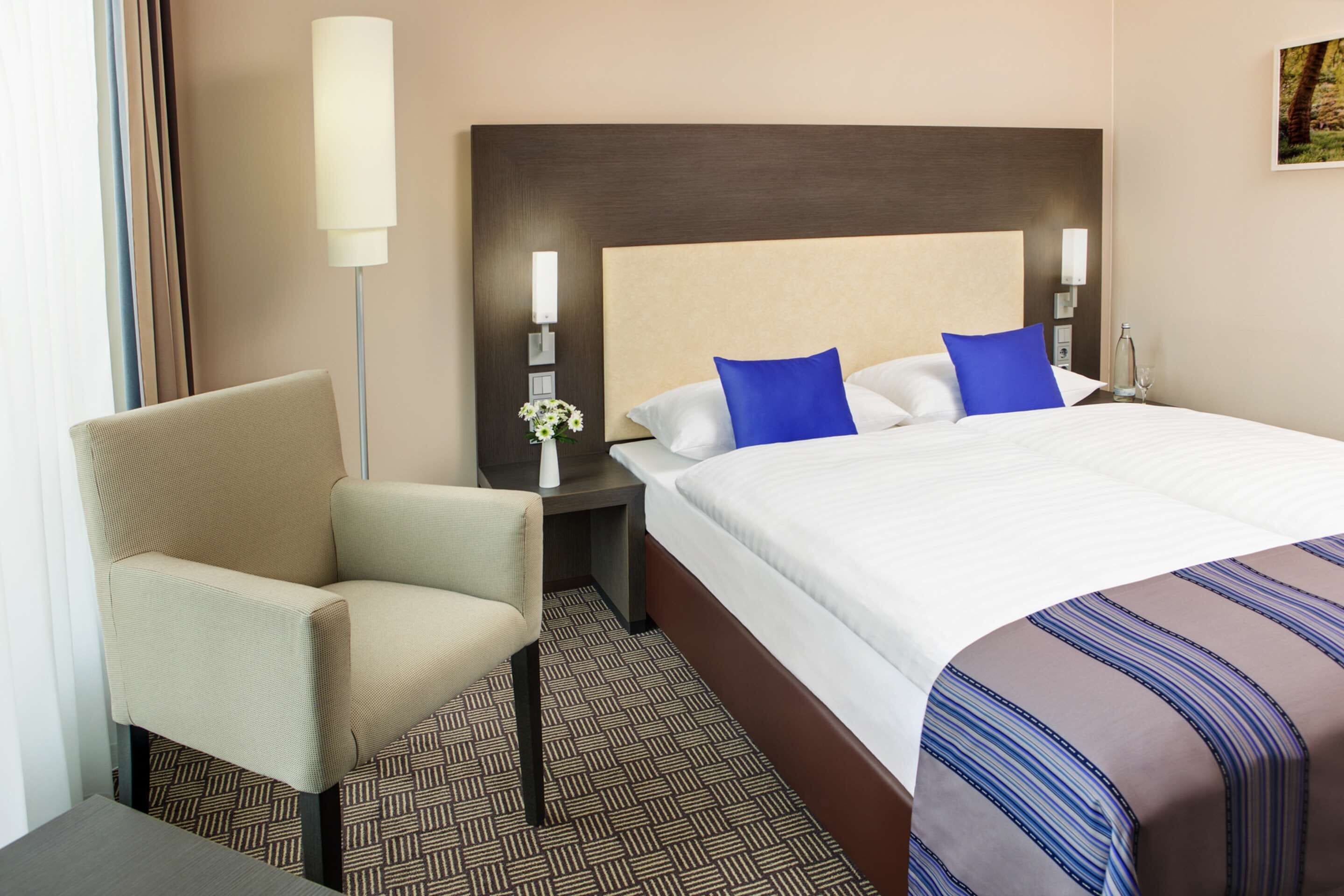 standard room | hypo-allergenic bedding, minibar, in-room safe, desk