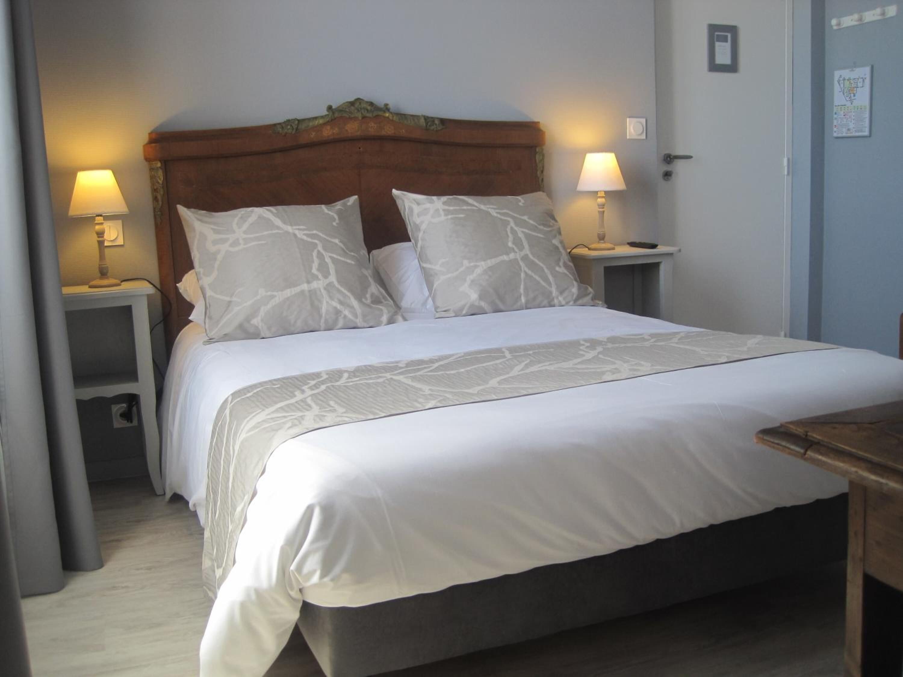 premium bedding, desk, soundproofing, free cots/infant beds