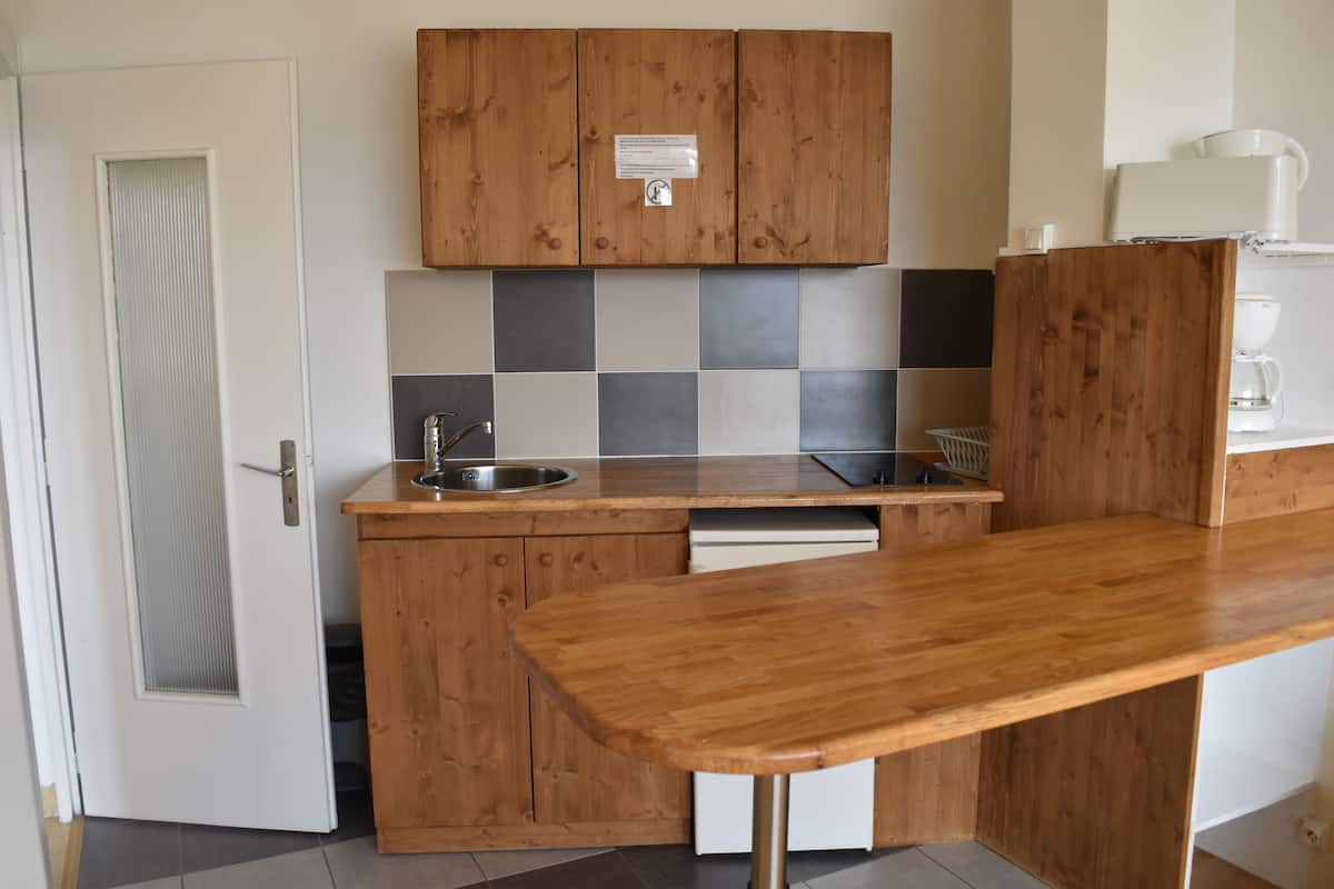 Two Bedroom Apartment, South View | Private kitchenette | Microwave