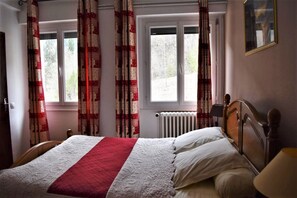 Huoneisto, 3 makuuhuonetta | Yksilöllisesti sisustettu, yksilöllisesti kalustettu