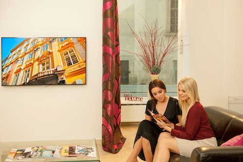 佩茨希皇宮酒店