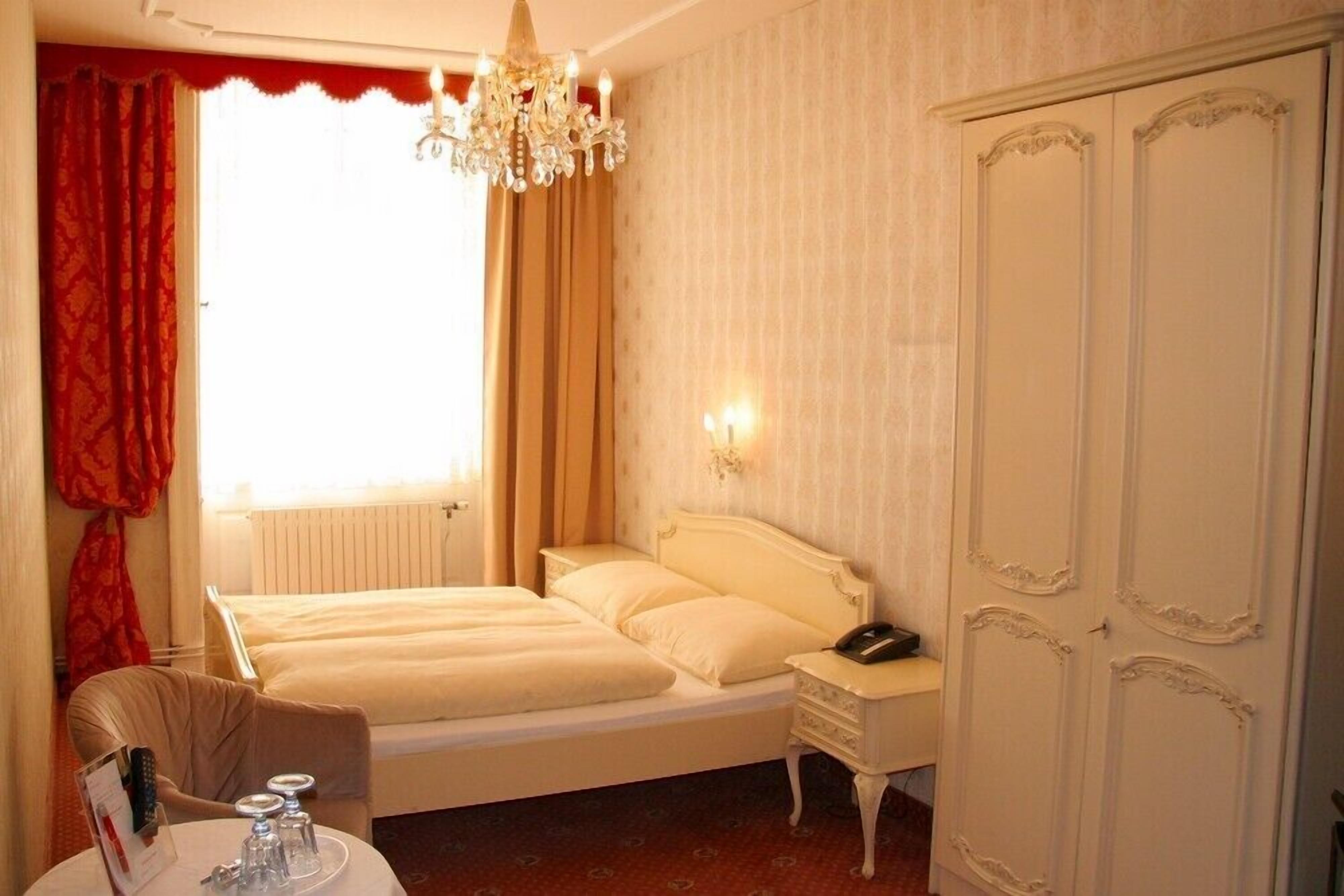 classic double room | premium bedding, minibar, in-room safe, iron/ironing board