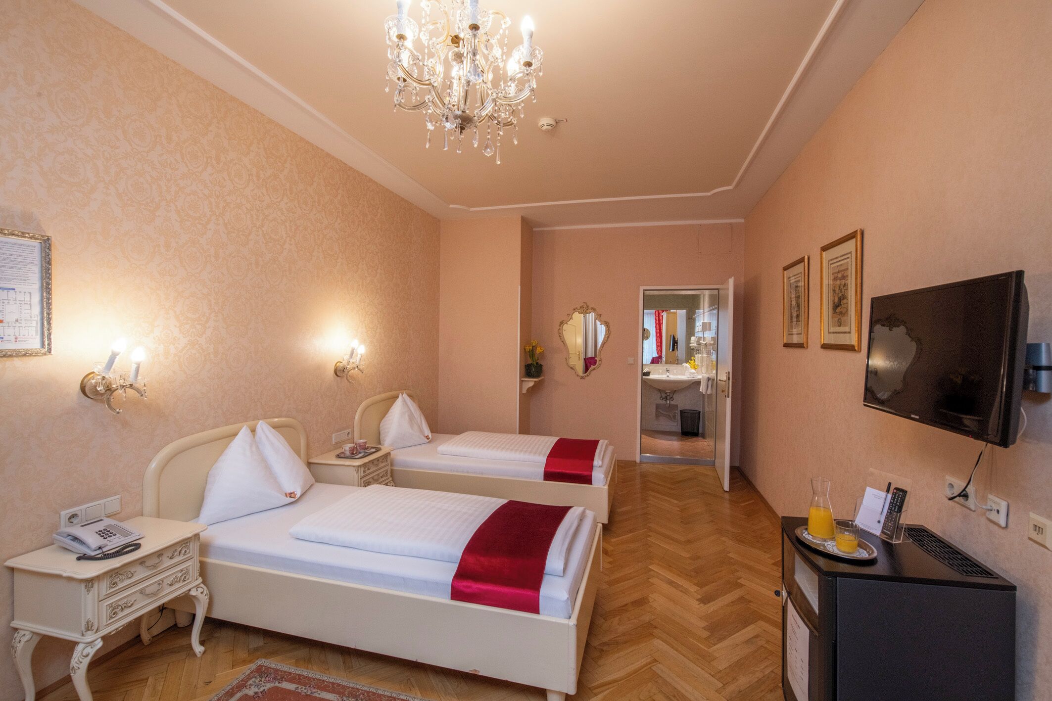 Tomannsrom – classic | Sengetøy av topp kvalitet, minibar, safe på rommet og strykejern/-brett