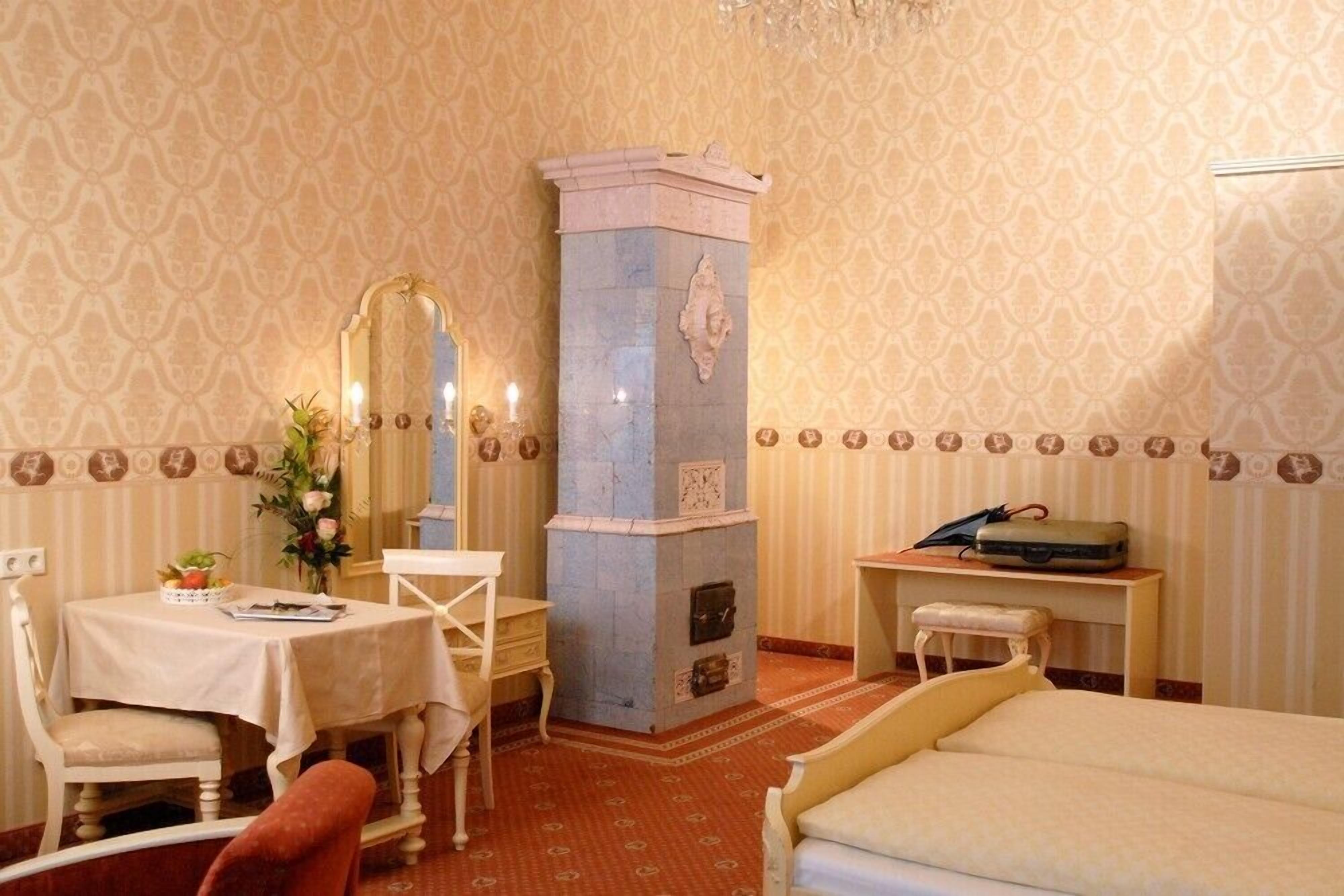 family room | premium bedding, minibar, in-room safe, iron/ironing board