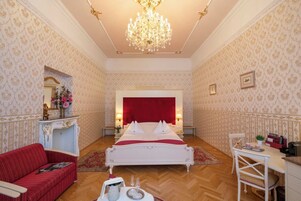 Family Room | Premium bedding, minibar, in-room safe, iron/ironing board