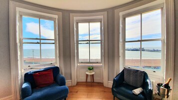 Executive Room, 1 King Bed, Sea View | Premium bedding, minibar, individually decorated, individually furnished