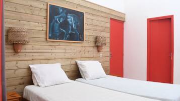 Quarto família, 2 quartos | 1 quarto, espaço de trabalho para notebook, quartos à prova de som