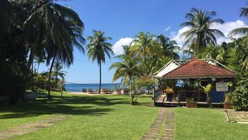 Cucina caraibica, con vista sulla spiaggia