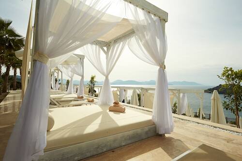 Sun deck
