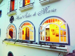Front of property – evening/night - Hotel Solar de Maria (Ouro Preto)
