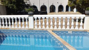 Doppia Superior | Piscina all'aperto | Piscina all'aperto, lettini