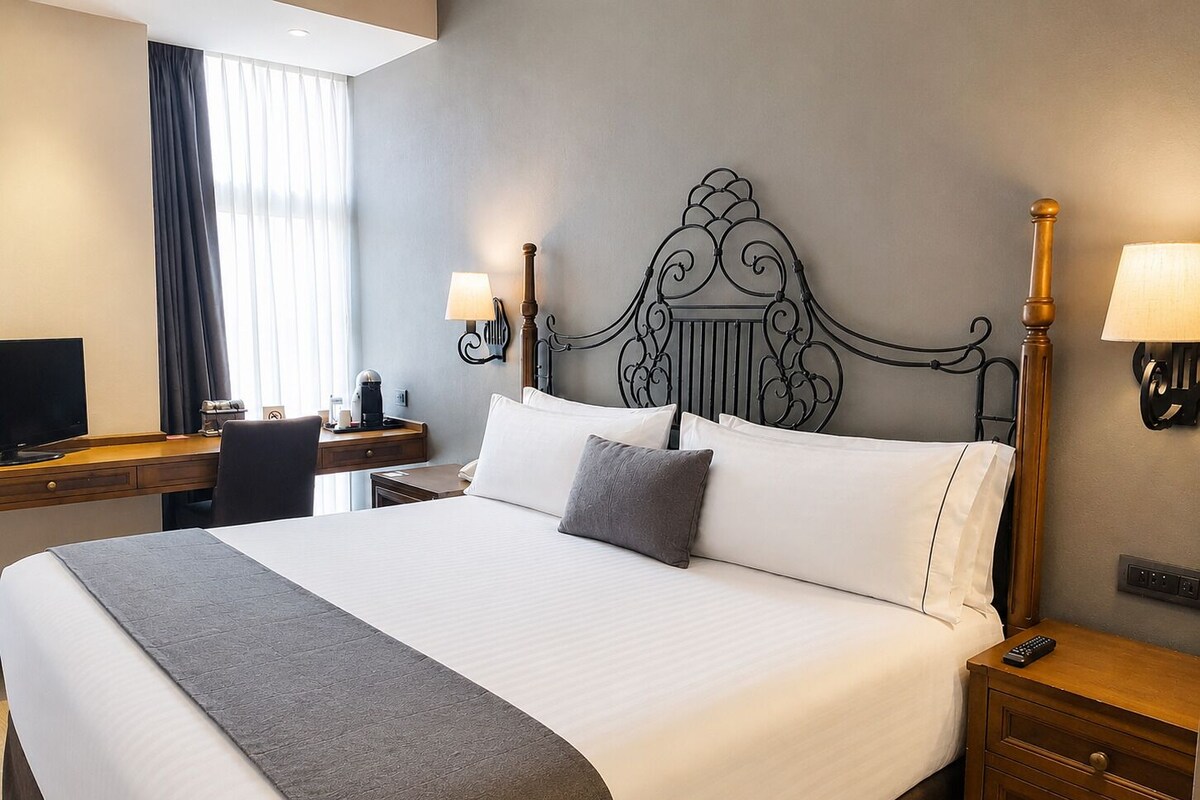 Deluxe Double Room, 1 Katil Raja (King) | Peralatan tempat tidur premium, gebar bulu kapas, peti besi dalam bilik 