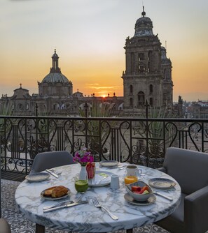 Breakfast, lunch and dinner served - Hotel Zócalo Central (Mexico City)