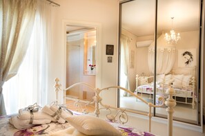 Deluxe-Villa, 5 Schlafzimmer, eigener Pool | 1 Schlafzimmer, Bettwäsche aus ägyptischer Baumwolle