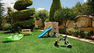Children’s play area – outdoor