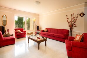 Coin salon dans le hall