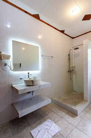 Bathroom - Sea View Lodge (Praslin Island)