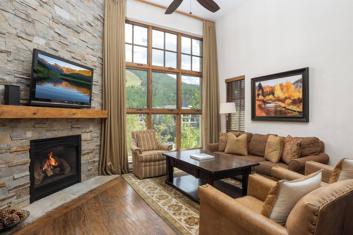 Premier Condo, Fireplace (Landmark 220) | Living area | Flat-screen TV, fireplace