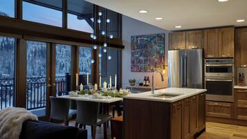 Premier Condo (Landmark 704) | Private kitchen | Fridge, microwave, oven, stovetop