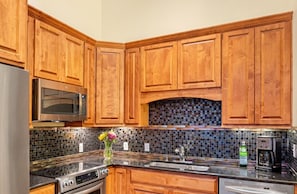 Condo (With 3 baths, Platinum) | Property amenity