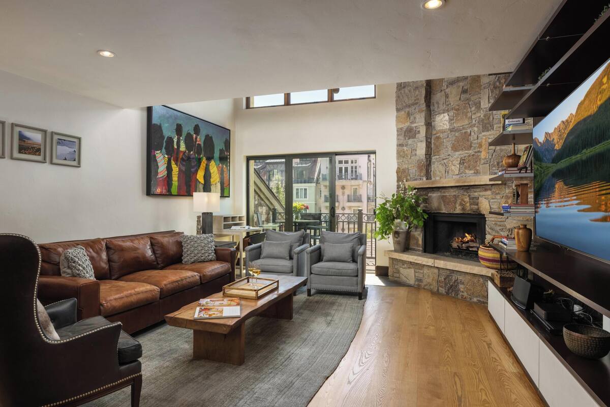Premier Condo, Fireplace (Landmark 207) | Living area | Flat-screen TV, fireplace