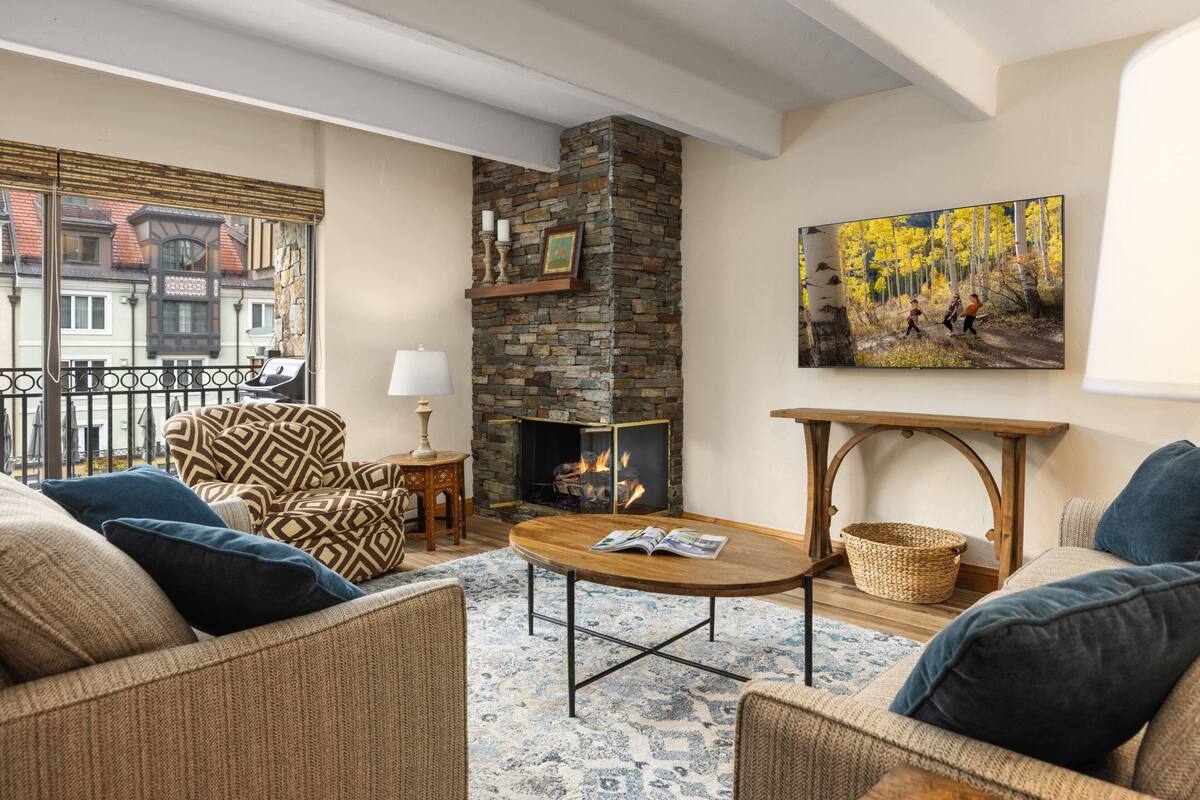Premier Condo, Fireplace (Landmark 202) | Living area | Flat-screen TV, fireplace
