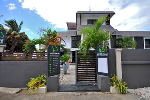 숙박 시설 입구