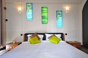 Family Room | In-room safe, desk, blackout drapes, free cribs/infant beds - West Palm B&B Inn (Flic-en-Flac)