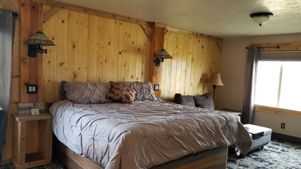 Executive Studio Suite | Blackout drapes, cribs/infant beds, rollaway beds, free WiFi