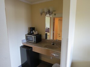 32-inch LED TV with satellite channels, TV