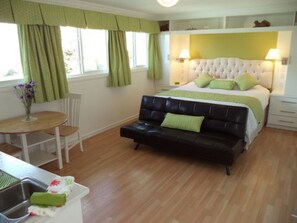 Chambre (King Room Ensuite Bath) | Matelas mémoire de forme, bureau, chambres insonorisées