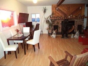 Private kitchen - Enchanted Rainforest Guesthouse (Prince Rupert)