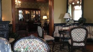 Televisión de pantalla plana de 32 pulgadas con canales por cable