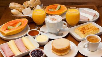 Café da manhã com buffet grátis todos os dias