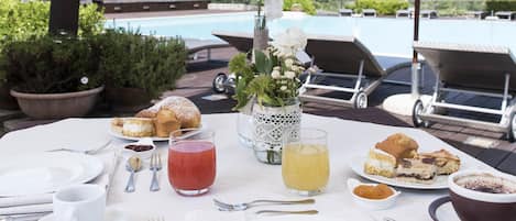 Breakfast and dinner served, Mediterranean cuisine