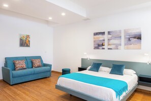 Escritorio, cortinas blackout, wifi gratis y ropa de cama 