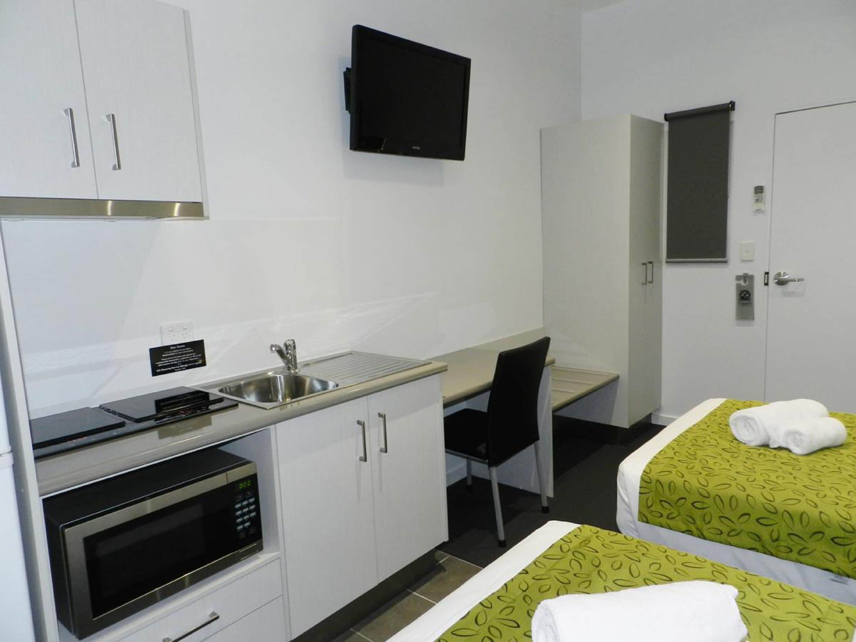 Rum - 2 enkelsängar - pentry (Twin Single) | Sängtillbehör av högsta kvalitet, skrivbord och mörkläggningsgardiner