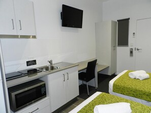 Zimmer, 2 Einzelbetten, Kochnische (Twin Single)