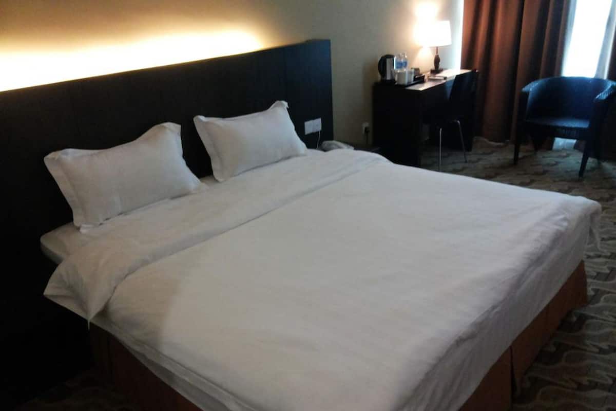 Chambre Deluxe, 1 très grand lit (Free Pick Up and Drop Off)